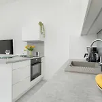 Comfortable With Parking In By Renters Apartament