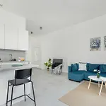 Comfortable With Parking In By Renters Apartament