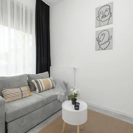 Apartment Comfortable With Parking In By Renters