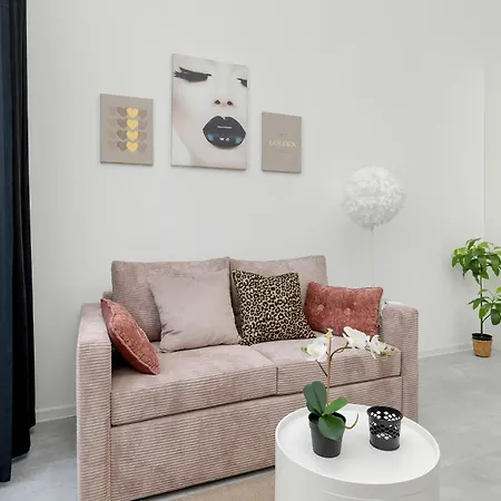 Comfortable With Parking In By Renters *