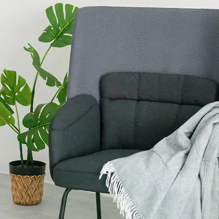 Comfortable With Parking In By Renters Apartment