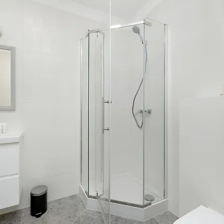 Апартаменты Comfortable With Parking In By Renters