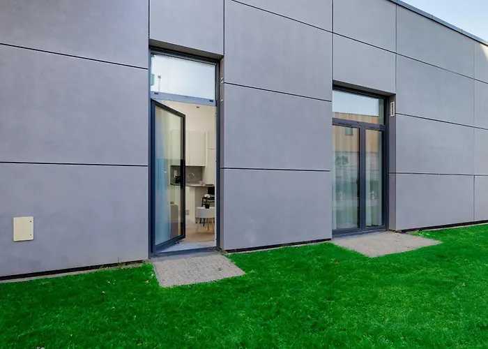 Comfortable With Parking In By Renters * Stettin